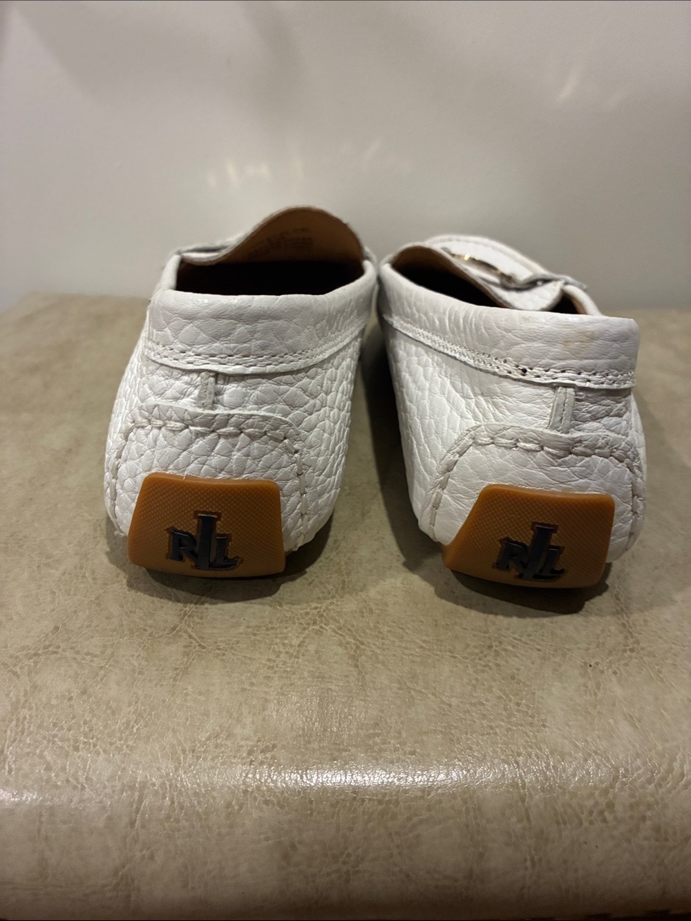 Ralph Lauren White Pebbled Leather RL Medallion Loafers - Picture 5 of 7